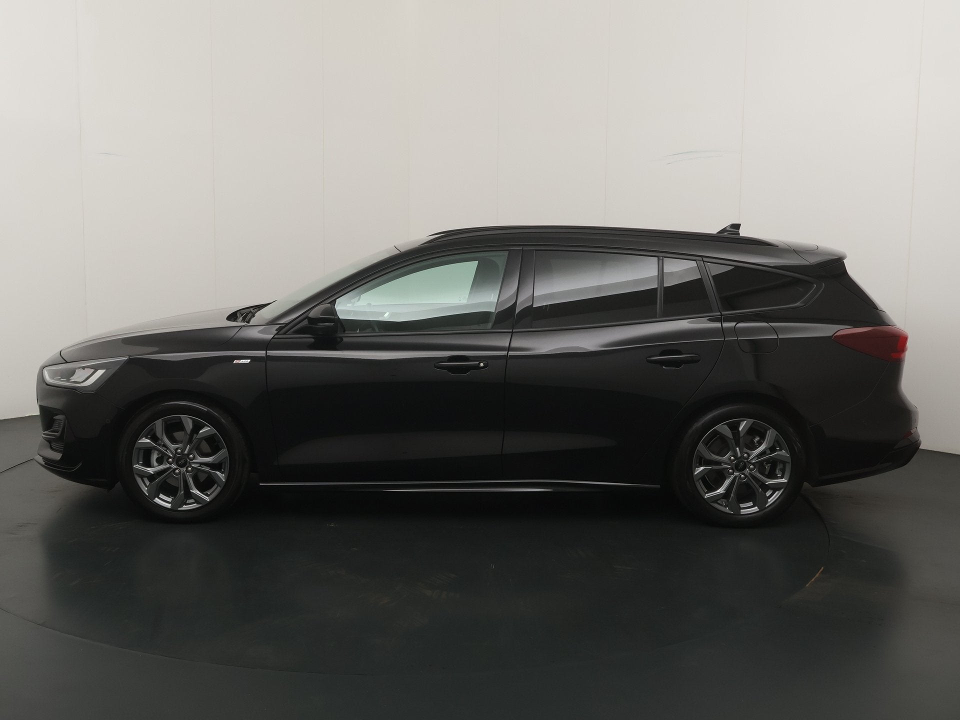 Ford FOCUS Wagon Ecoboost Hybrid 155 pk ST-line | Winter Pac, 12 maanden, Stof, Gebruikt, Zwart