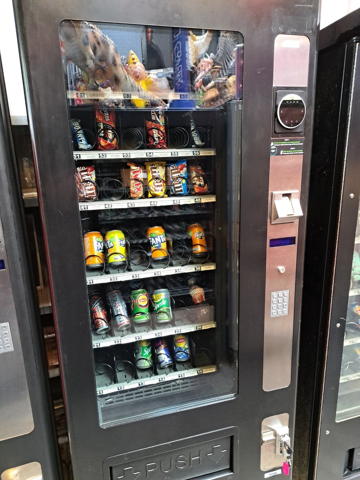 Vendo combi automaat gekoeld, Ophalen
