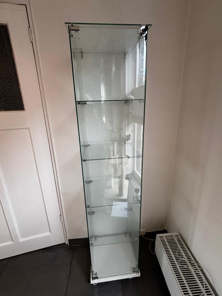Glazen Vitrinekast met  slot, Ophalen, Minder dan 50 cm, Gebruikt, Glas