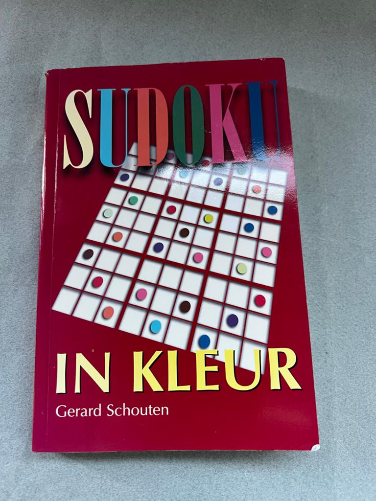Sudoku in Kleur - Puzzelboek door Gerard Schouten, Ophalen of Verzenden, Minder dan 500 stukjes, Zo goed als nieuw, Puzzelboek