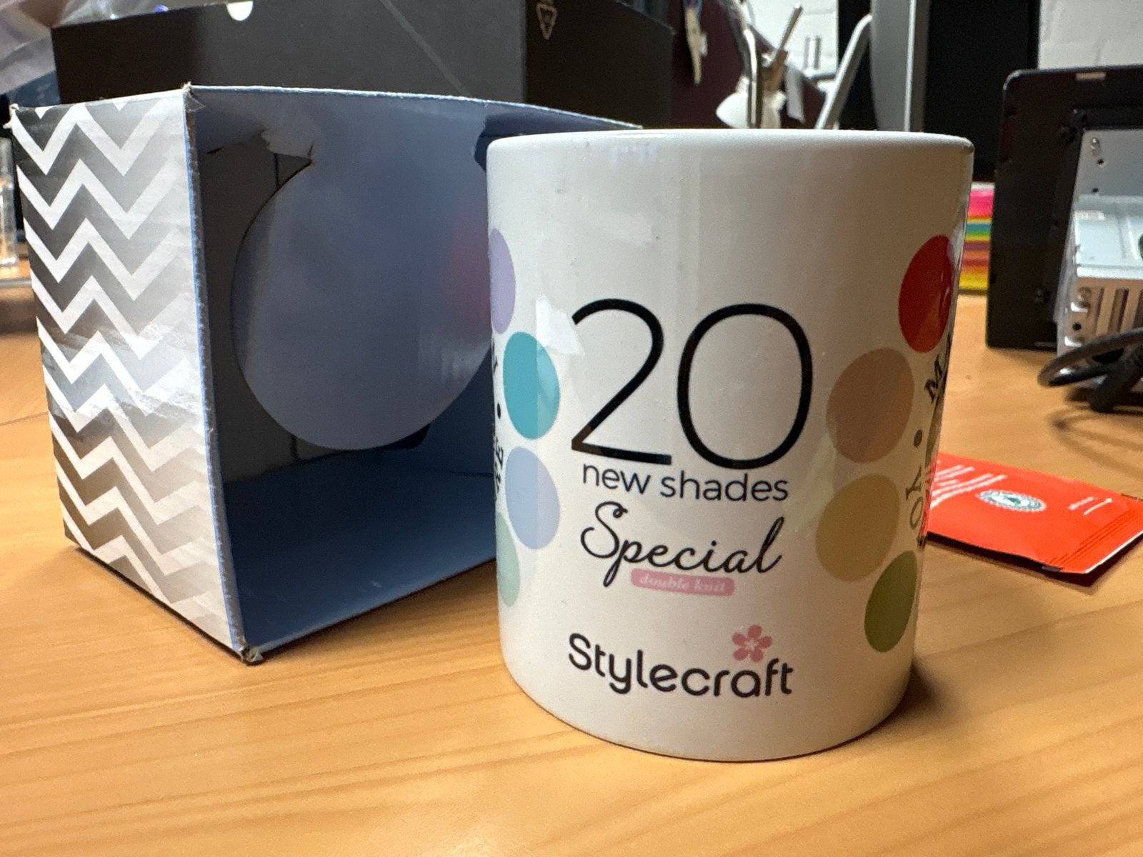 Mok jubileum 20 nieuwe kleuren stylecraft, Overige typen, Ophalen of Verzenden, Zo goed als nieuw, Steen/keramiek