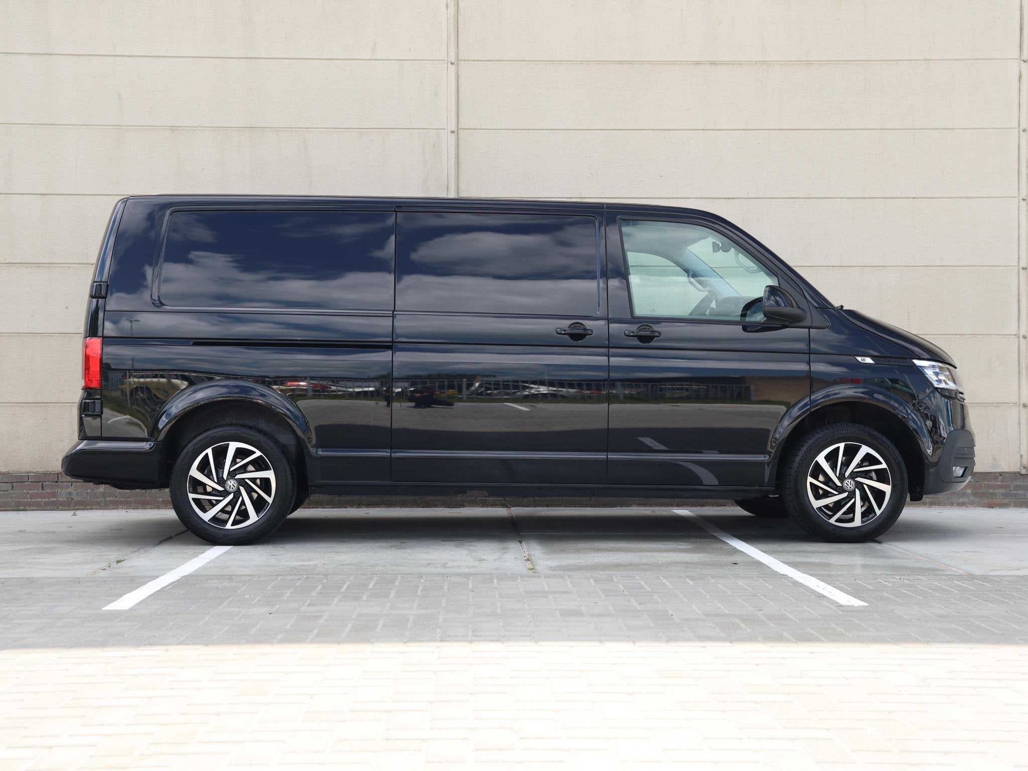Volkswagen Transporter 2.0 TDI 150 pk DSG L2H1 Highline | Na, Auto's, Bestelauto's, Stof, Gebruikt, 4 cilinders, 150 pk