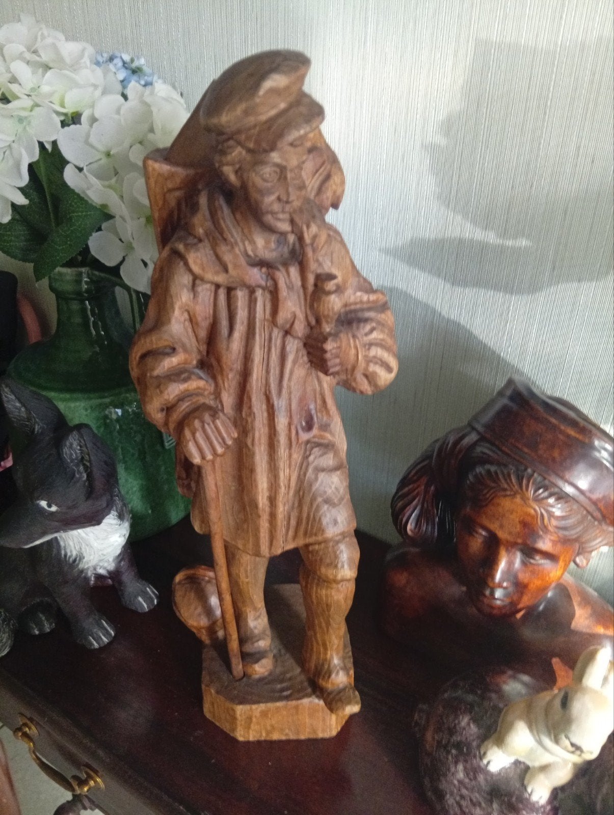 Houten beeld van man met mand en pijp / kiepenkerl, Antiek en Kunst, Ophalen of Verzenden, Handgemaakt, 20 - 50 cm, Beeld
