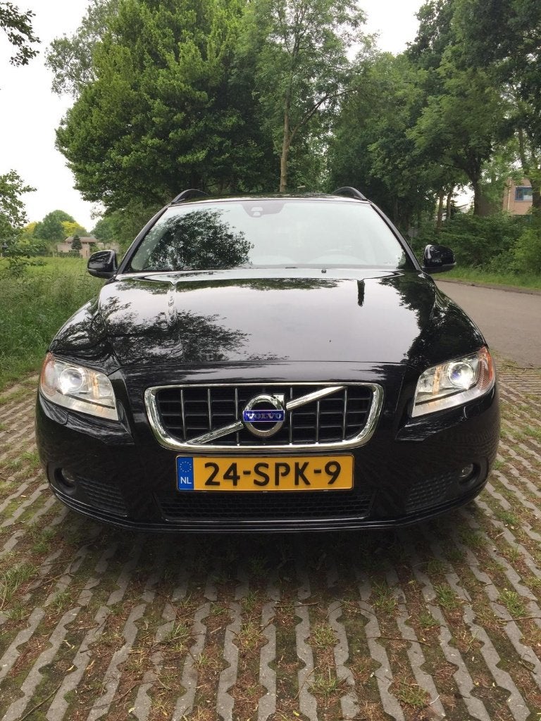 Volvo V70 T4 132KW/180PK  Aut-6 2011 Zwart Sapphire Metallic, Auto's, Volvo, Zwart, 4 cilinders, Zwart, Stationwagon