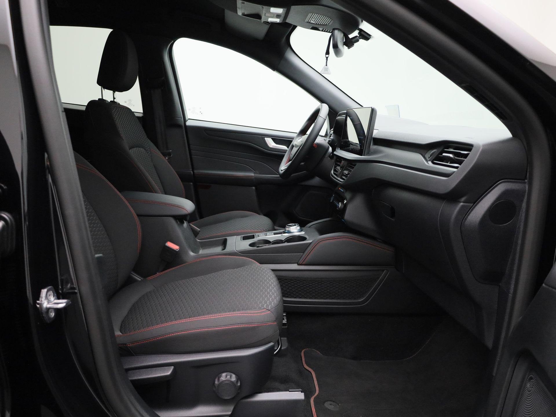 Foto 34 van Ford Kuga 2.5 PHEV ST-Line | Automaat | Verwarmde Voorstoele