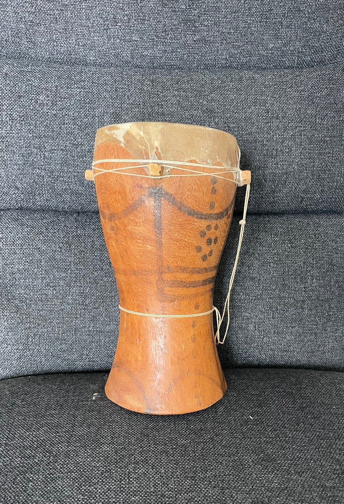 Kleine djembé, 26 cm hoog, Ophalen of Verzenden, Zo goed als nieuw, Trommel