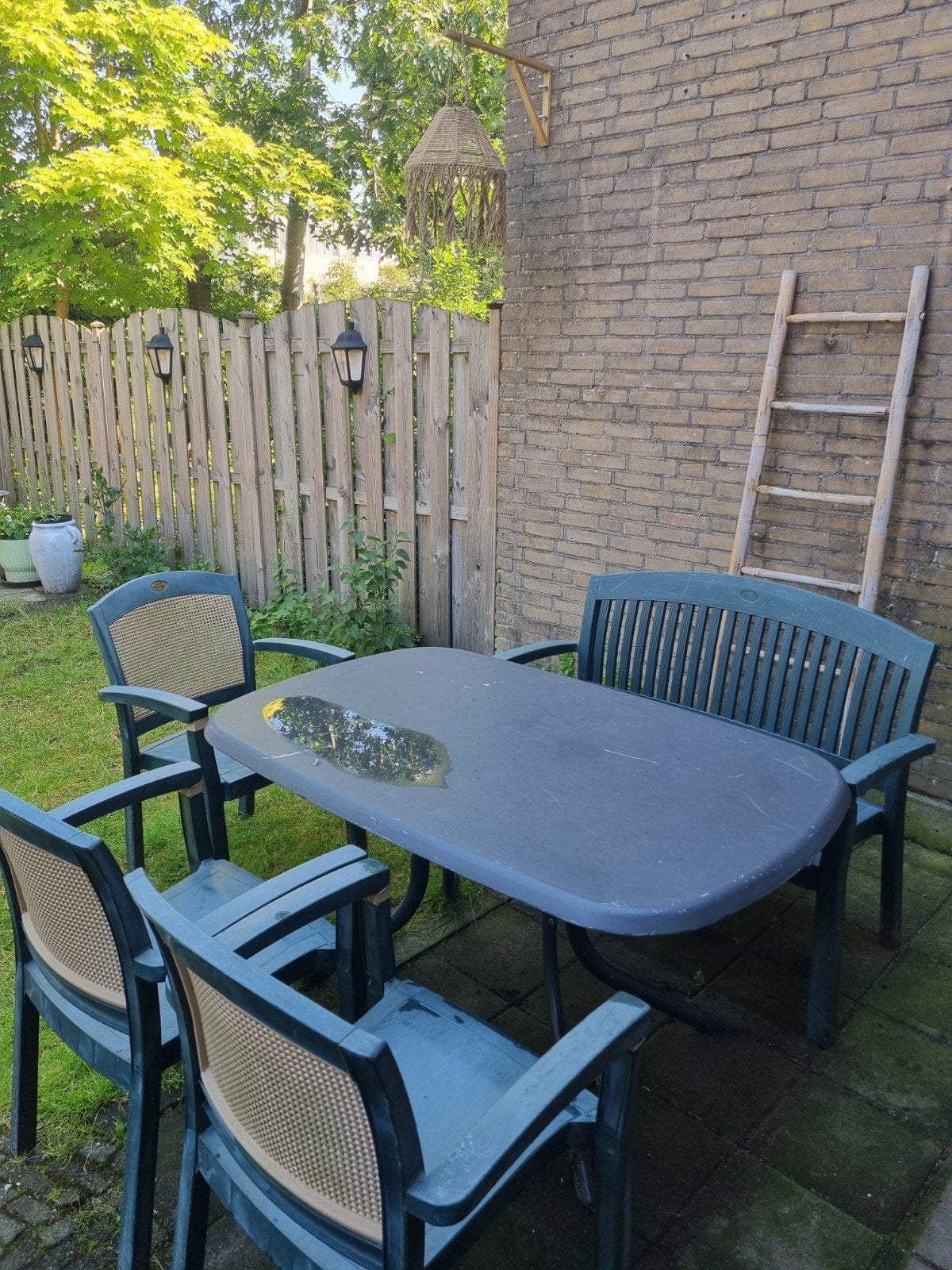Hartman Prestige Tuinset: Tafel, 3 Stoelen & Bankje, Ophalen, 5 zitplaatsen, Kunststof, Gebruikt