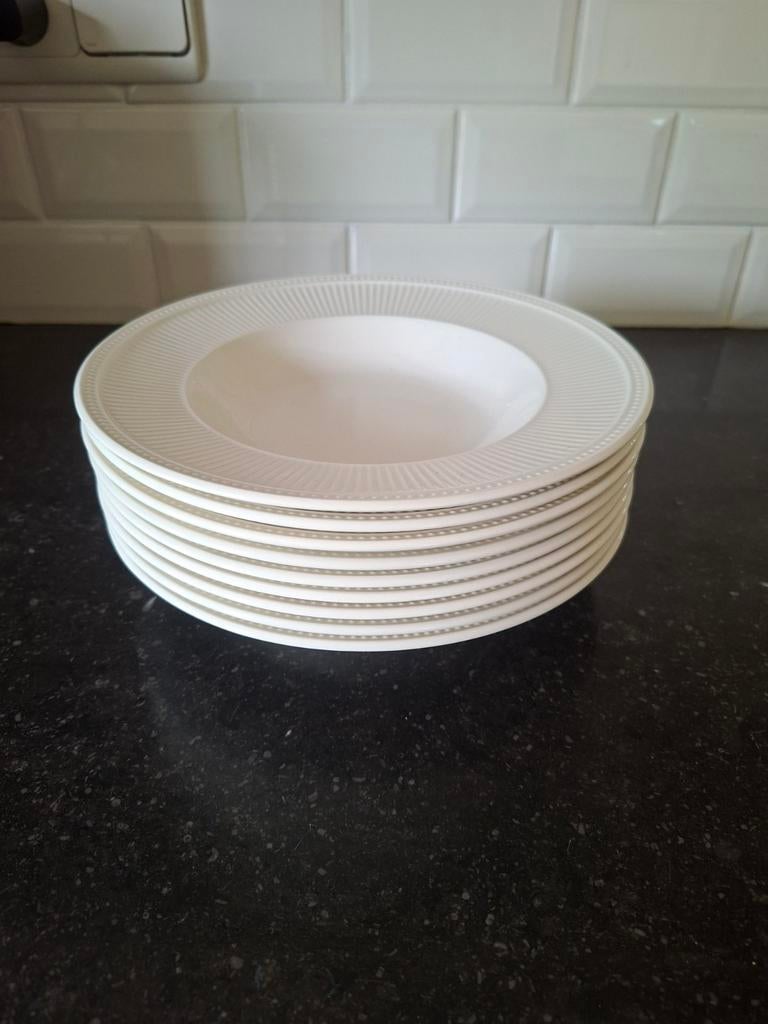 Wedgwood Windsor Diep Bord - Roomwit, Ophalen of Verzenden, Zo goed als nieuw, Porselein, Bord(en)