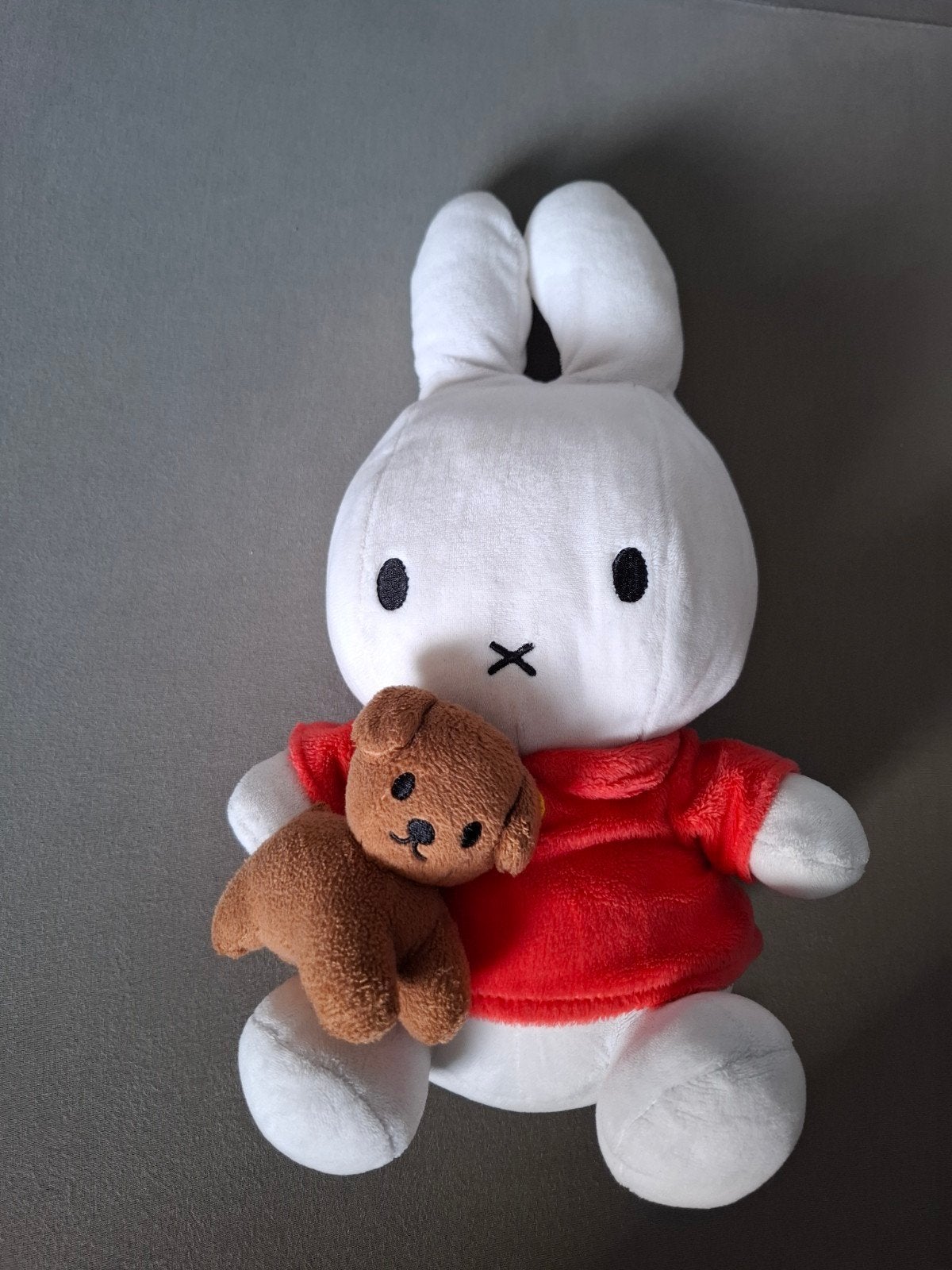 Nijntje knuffel met rood shirt en hondje snuffie, Kinderen en Baby's, Ophalen, Overige merken, Konijn, Nijntje