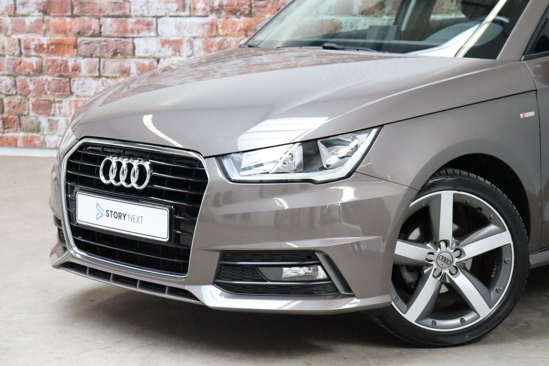 Audi A1 Sportback 1.0 TFSI 96pk Adrenalin 5 deurs / Navigati, Auto's, Audi, Voorwielaandrijving, Stof, Bruin, 4 stoelen