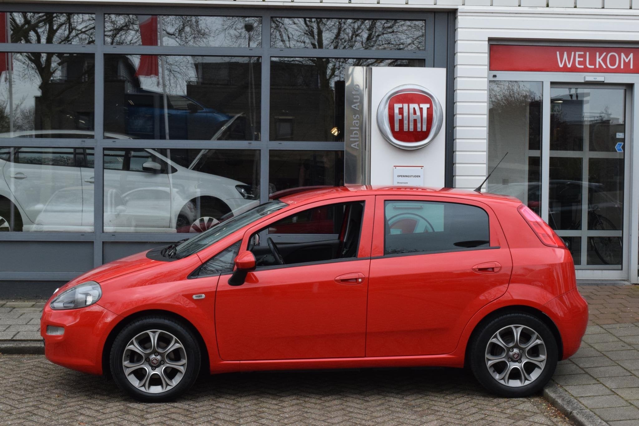 Fiat Punto 100pk Sempre|OrigNL|1e eig.|Dealero.h.|Trekhaak, Auto's, Voorwielaandrijving, Gebruikt, Euro 6, 49 €/maand