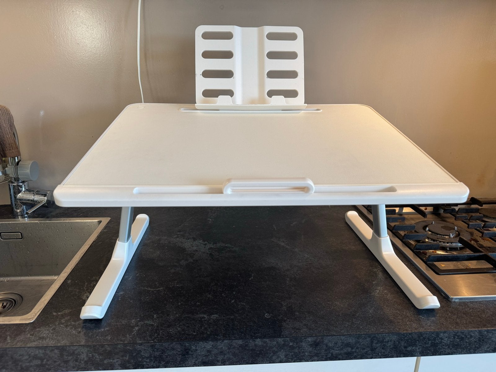 Verstelbaar Laptoptafel/Bedtafel met Boekenstandaard, Kunststof, 55 tot 75 cm, Zo goed als nieuw, Rechthoekig