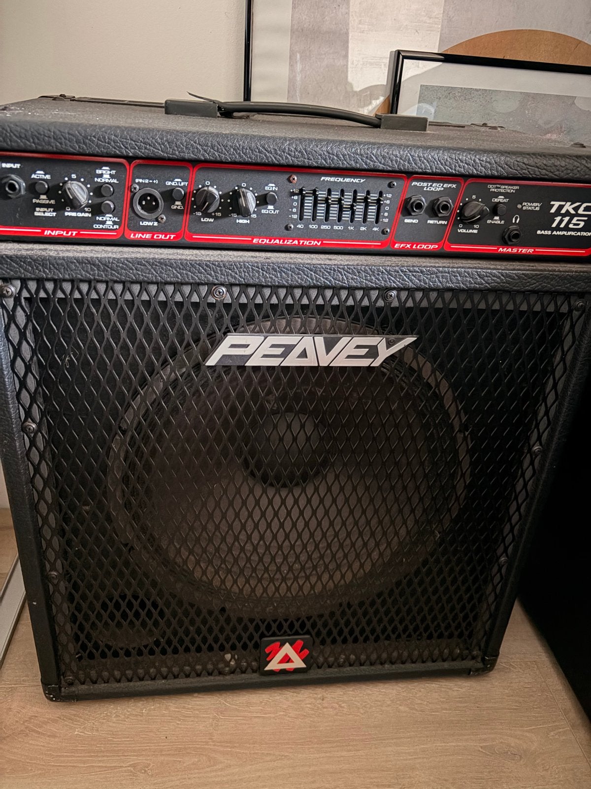 Peavey TKO 115 Bassversterker - Krachtig en Betrouwbaar, Ophalen, Gebruikt, Basgitaar, 100 watt of meer