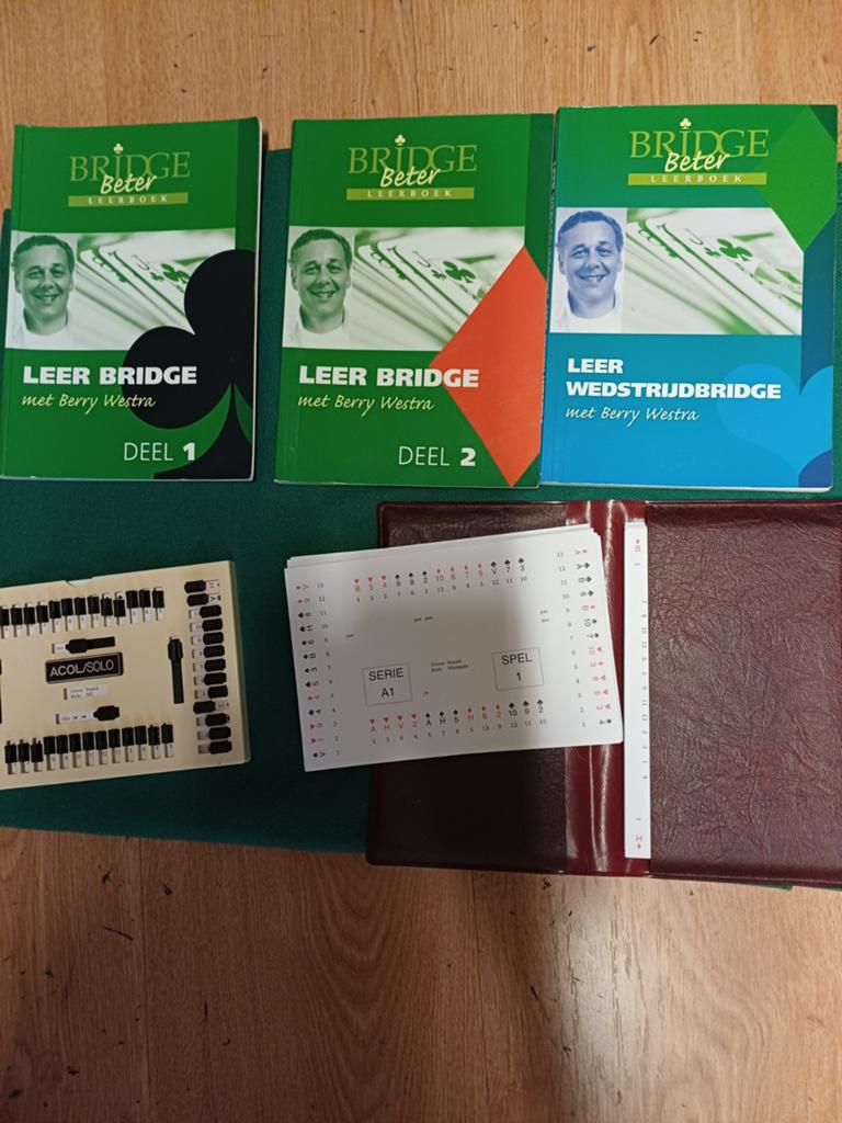 Complete Bridge Set: Boeken, Kleed en Acol/Solo Speelset, Drie of vier spelers, Ophalen of Verzenden, Gebruikt, Berry Westra