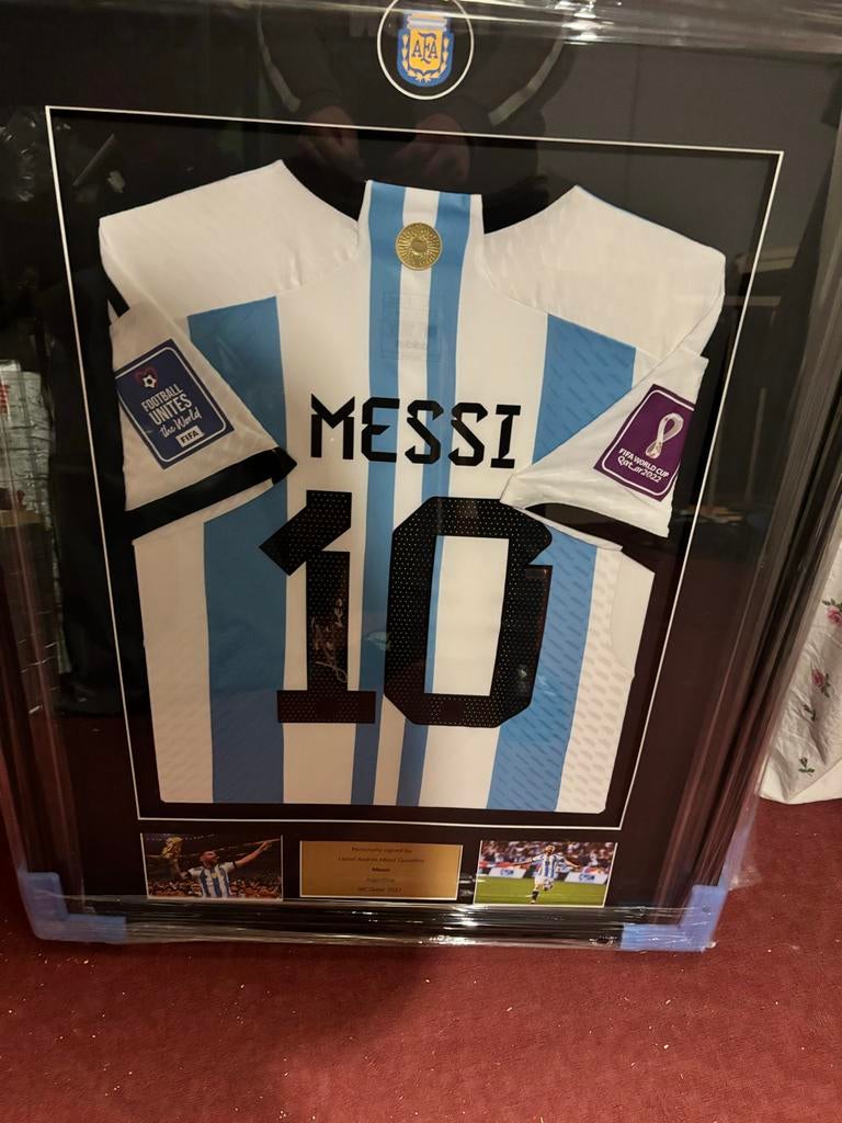 Gesigneerd WK 2022 Messi Shirt - Ingelijst, Ophalen of Verzenden, Zo goed als nieuw, Shirt