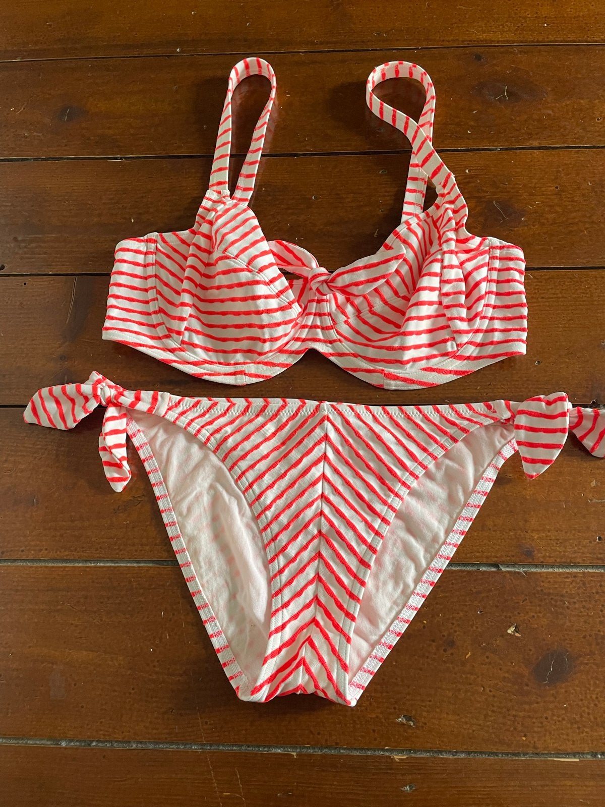 Cyell Bikini set met beugel en verstelbare bandjes (L/XL), Kleding | Dames, Badmode en Zwemkleding, Ophalen of Verzenden, Gedragen