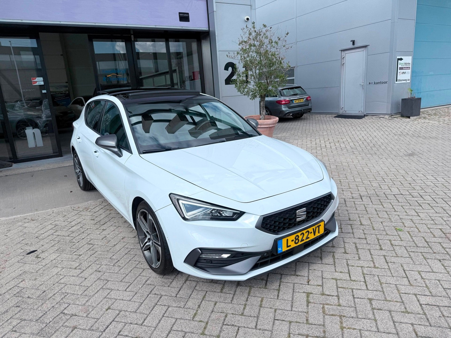 Seat Leon 1.5 eTSI FR VOL OPTIES! NAP! PANO! CARPLAY! NIEUWS, 1272 kg, Stof, 4 cilinders, 150 pk