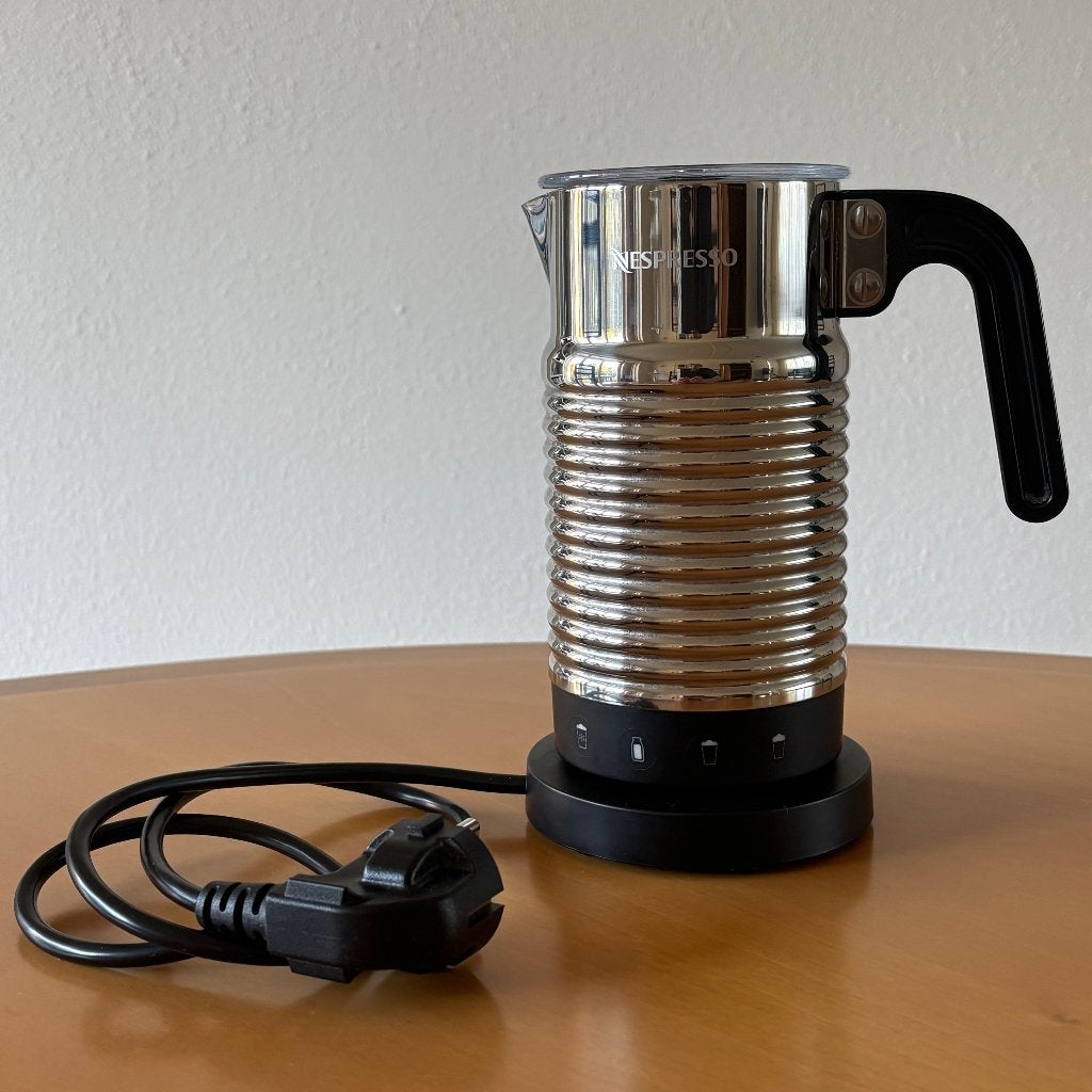 Nespresso Aeroccino 4 melkopschuimer, als nieuw, Witgoed en Apparatuur, Ophalen of Verzenden, Zo goed als nieuw, Elektrische melkopschuimer