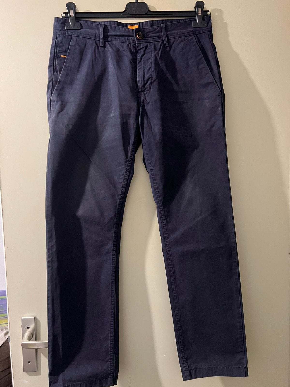 Chinno huggo boss 32, Ophalen of Verzenden, Zo goed als nieuw, Blauw
