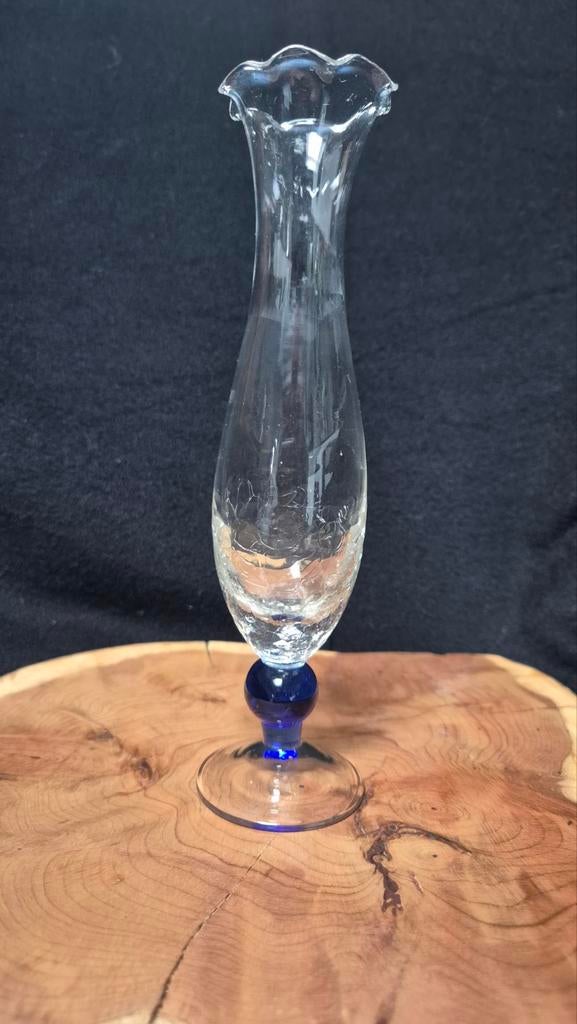 Uniek vintage glazen vaasje met kobaltblauwe basis, Antiek en Kunst, Antiek | Glas en Kristal, Ophalen of Verzenden