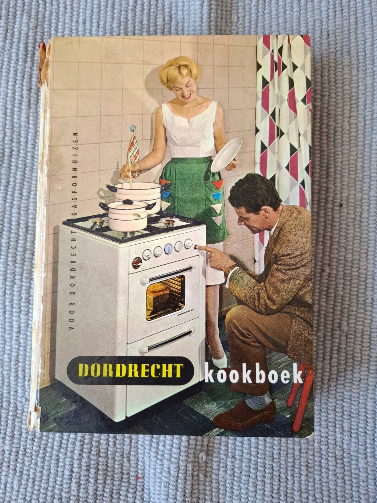 Oud Kookboek Dordrecht Gasfornuizen CJCA 1962, Ophalen of Verzenden, Gelezen