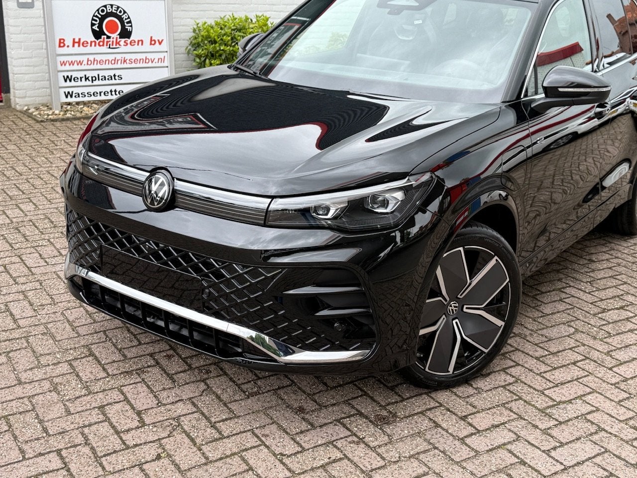 VOLKSWAGEN Tiguan 1.5 eHybrid 272pk DSG-6 R-Line Edition/ Pa, 4 cilinders, 2000 kg, Zwart, Plug-in hybride