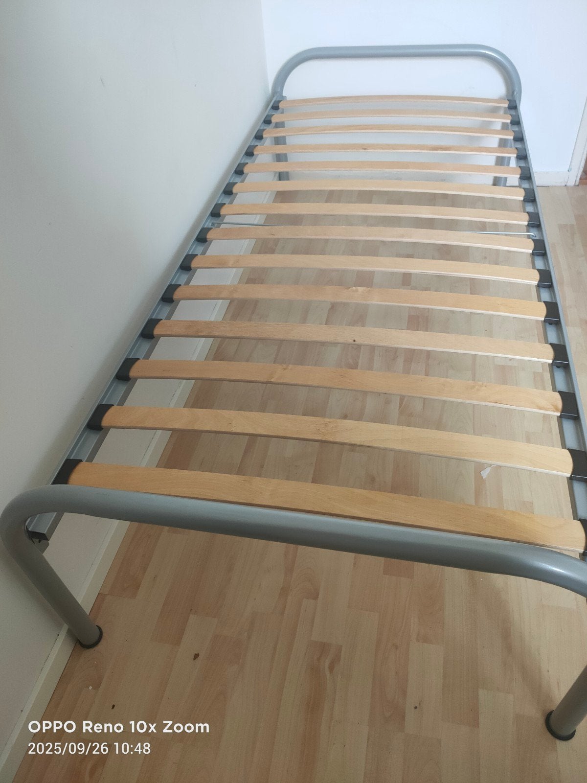 Mooi eenpersoonsbed gratis af te halen, Gebruikt, 90 cm, Eenpersoons, Ophalen of Verzenden