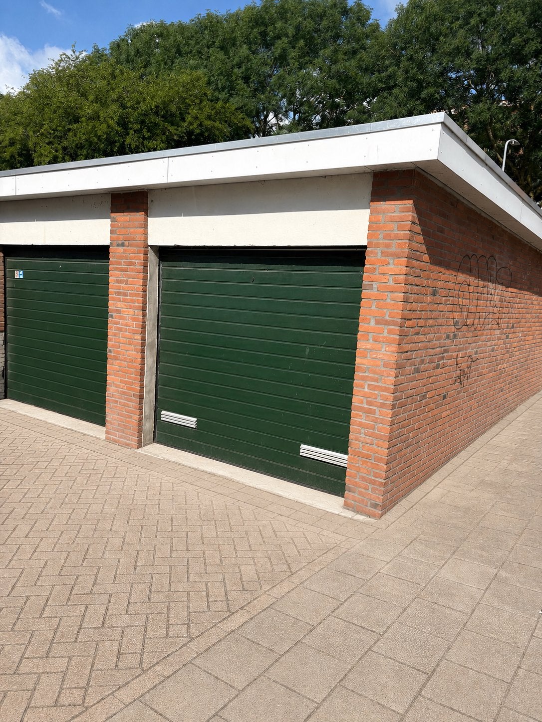 Garagebox Zwijndrecht met elektra te huur