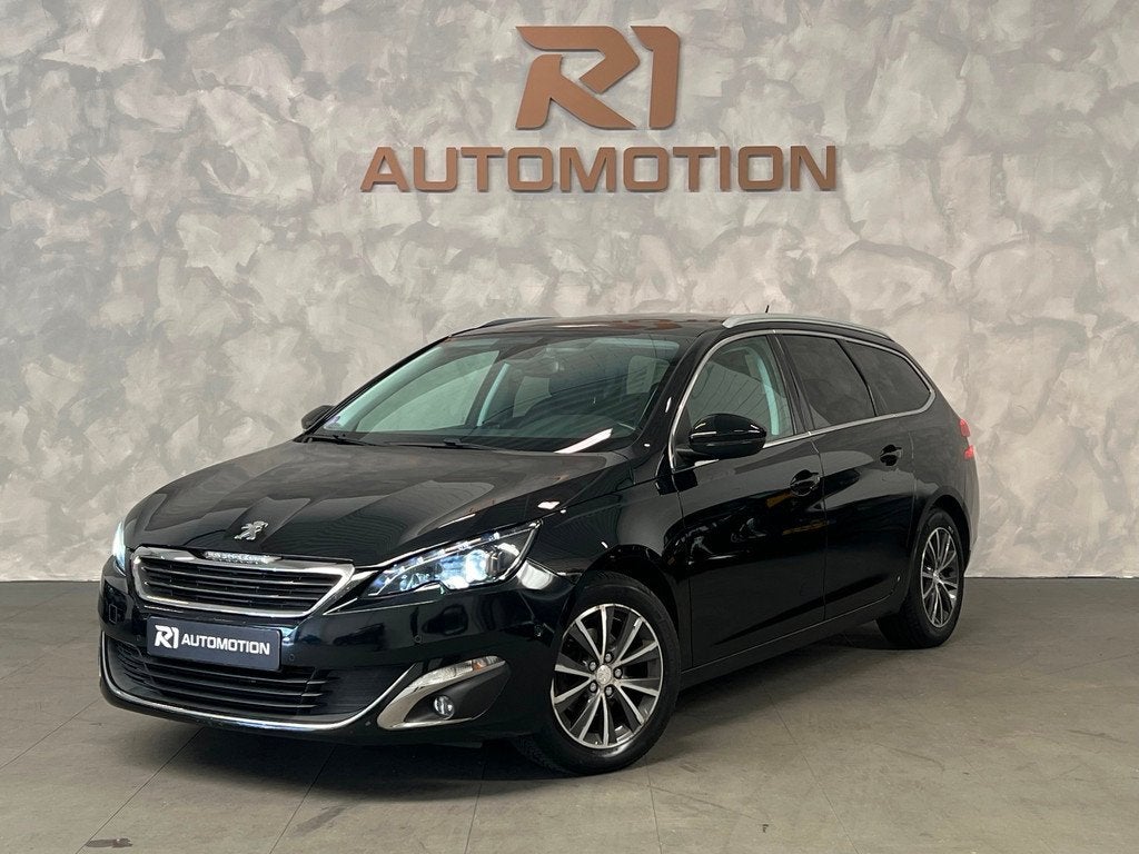 Peugeot 308 SW 1.2 PureTech Allure|1e eigenaar|NAP|Panoramad, Auto's, Gebruikt, 1199 cc, 1165 kg, Zwart