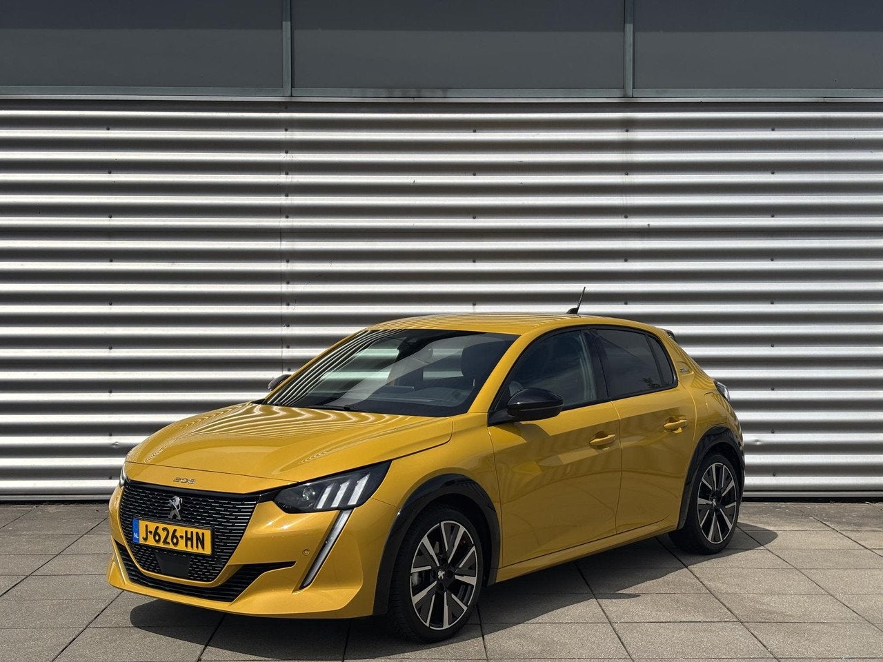 Peugeot 208 1.2 PureTech GT-Line 100 PK | Camera | Navigatie, Voorwielaandrijving, Gebruikt, 49 €/maand, Handgeschakeld