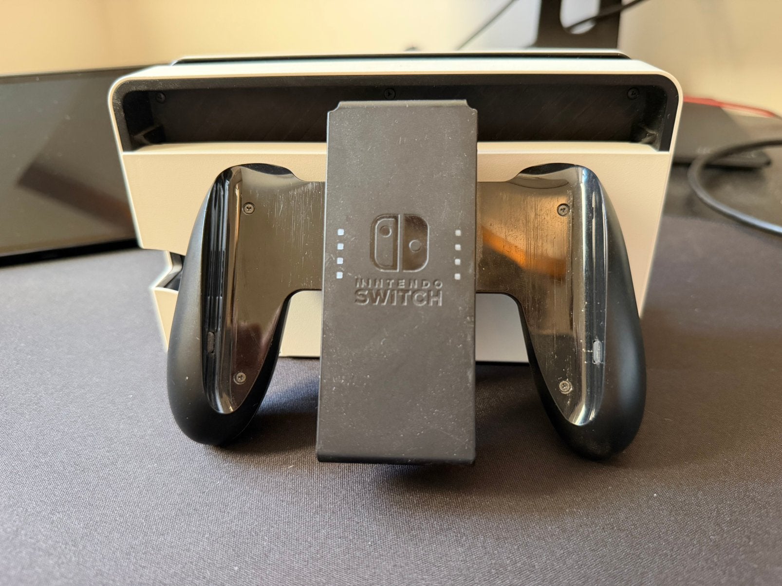 Foto 8 van Nintendo switch OLED wit - zeer compleet en net - 4 games