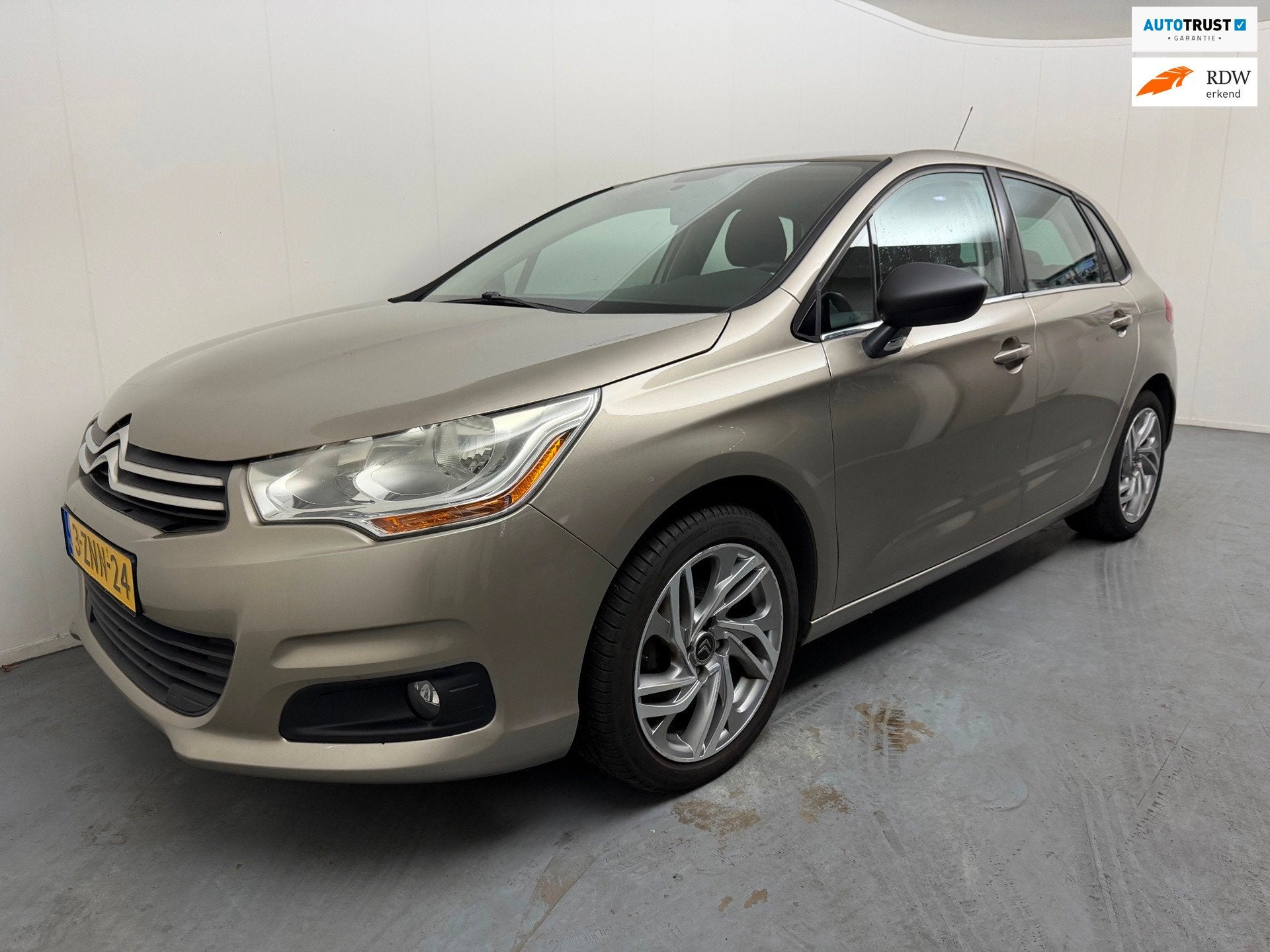 Citroen C4 1.2 PureTech Collection # Airco # Trekhaak # Lmv, Auto's, Voorwielaandrijving, Euro 6, 1199 cc, Bruin