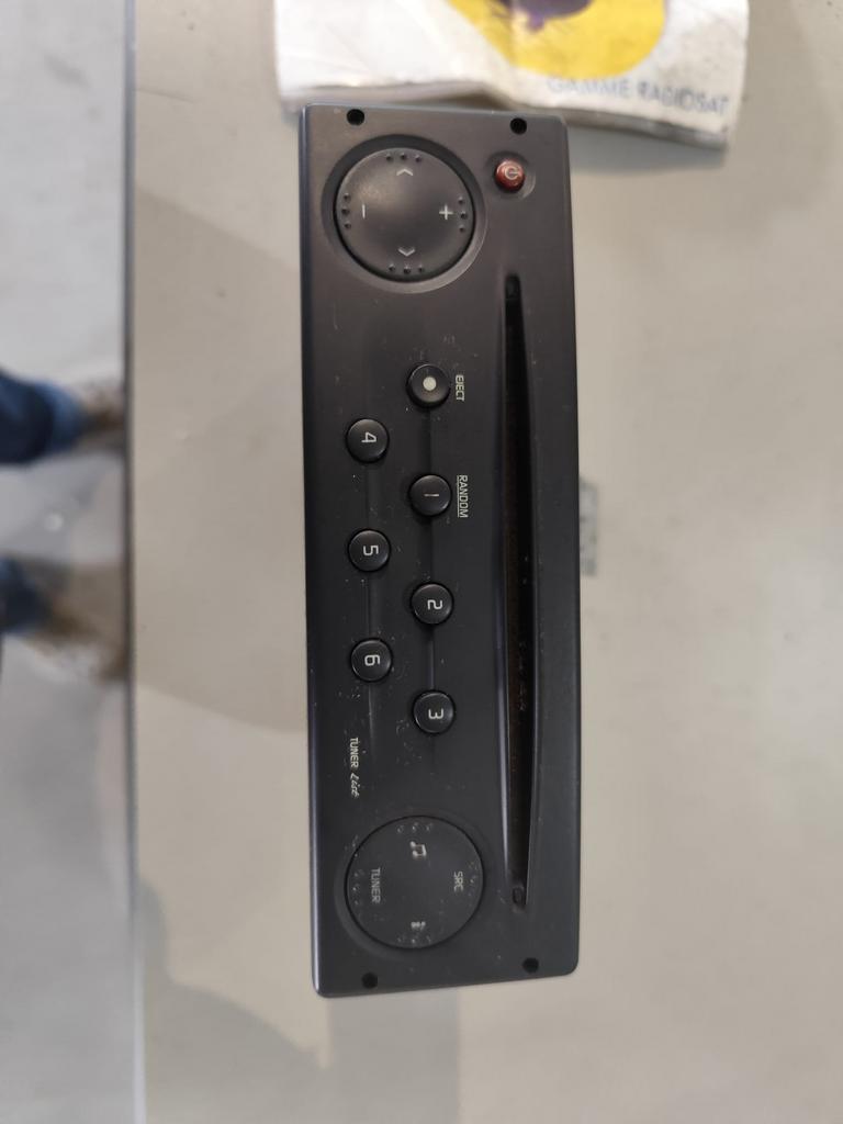 Originele Renault Autoradio CD-speler – Met Code, Auto diversen, Autoradio's, Ophalen of Verzenden, Gebruikt