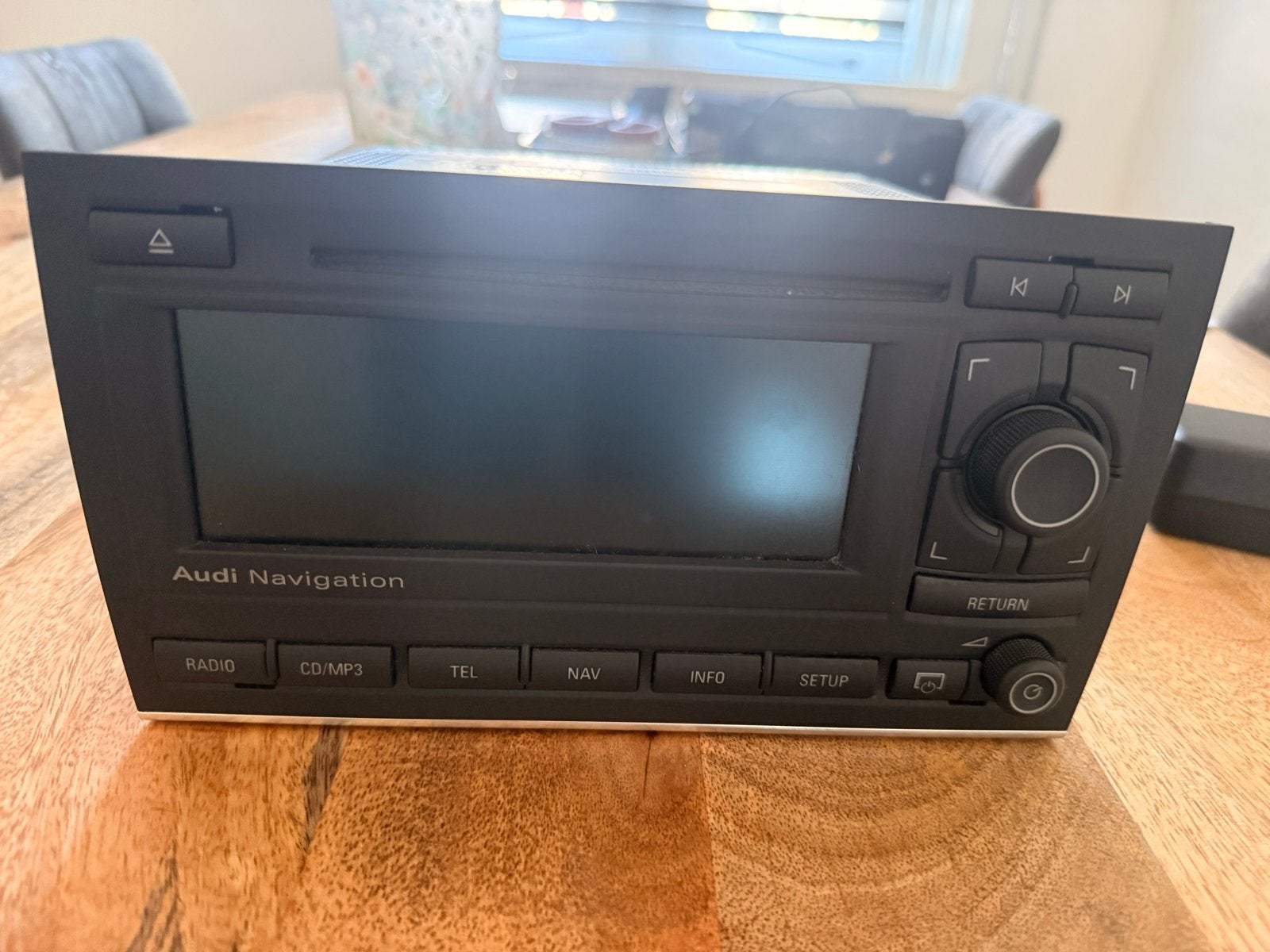 Audi A4 Avant (B7) Radio Navigatie uit 2007 met code, Ophalen, Gebruikt