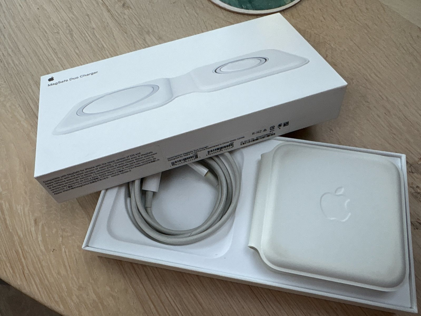 Apple MagSafe Duo Oplader - Draadloos en Draagbaar, USB-C, Draadloze oplader, Zo goed als nieuw, Apple
