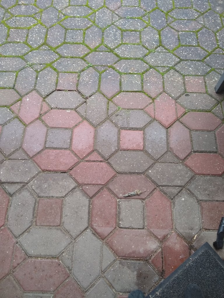Klinkers 45x45 x6 cm in totaal ca. 10 m2 is in Bloemmotief, Tuin en Terras, Tegels en Klinkers, Ophalen, Gebruikt, Klinkers, 10 m² of meer