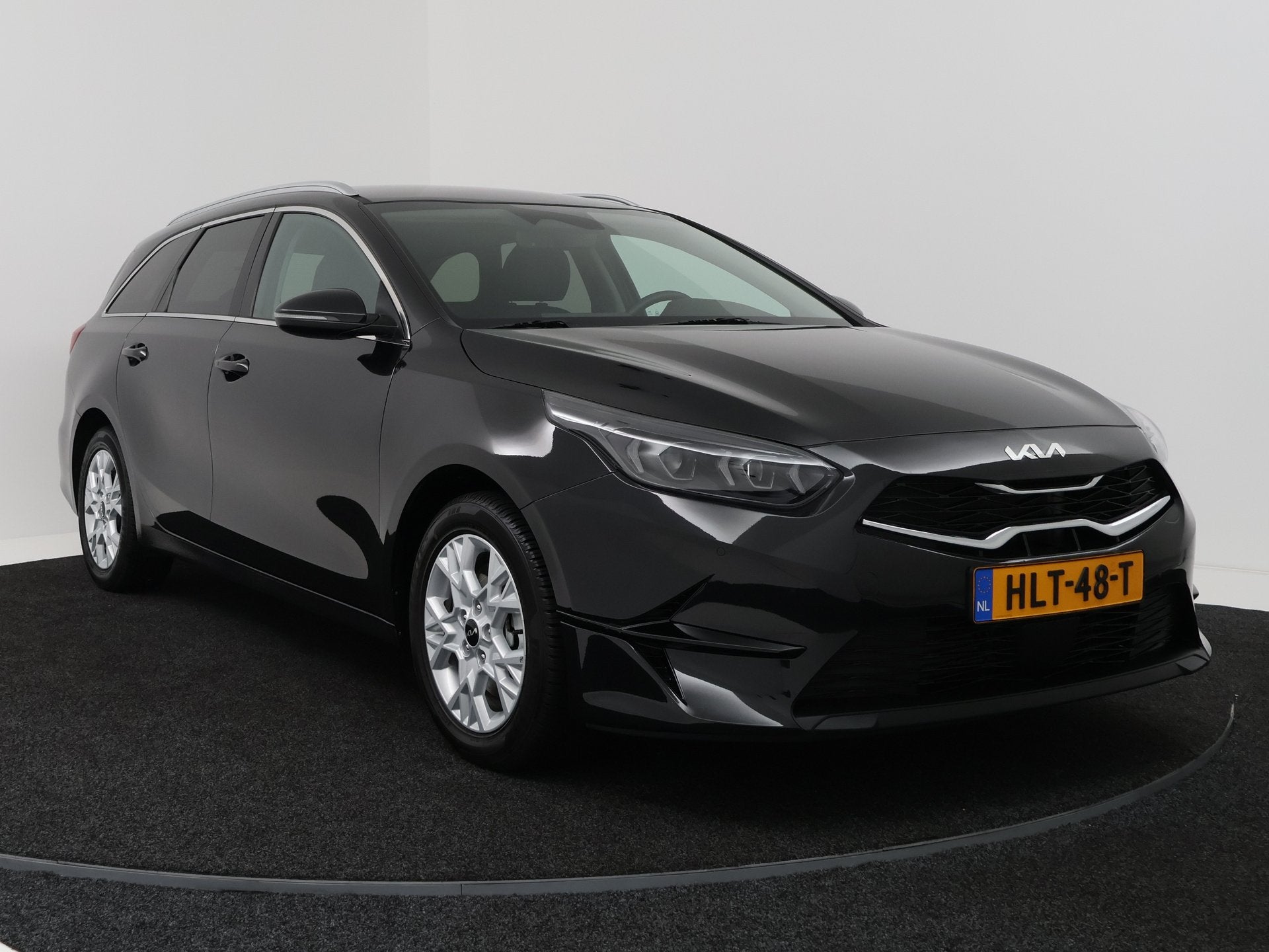 Foto 15 van Kia Ceed Sportswagon 1.0 T-GDi DynamicPlusLine | Stuur-/Stoe