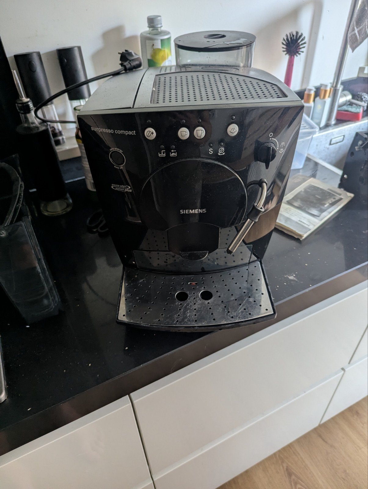 Siemens Surpresso Compact Espresso Apparaat TK53009, Gebruikt, Espresso apparaat, 2 tot 4 kopjes, Afneembaar waterreservoir