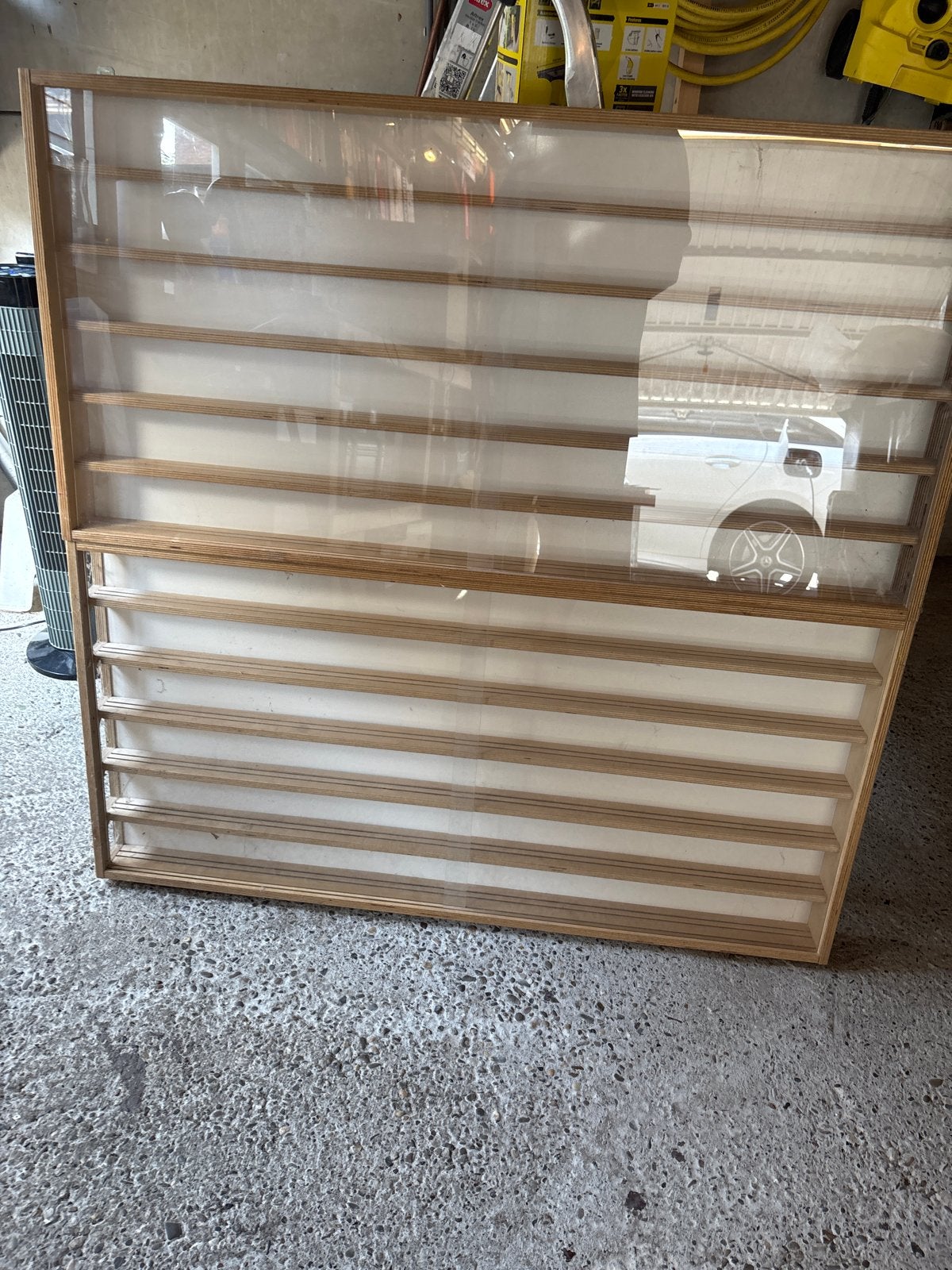 Houten vitrinekast met plexiglas schuifdeuren, Ophalen, Gebruikt