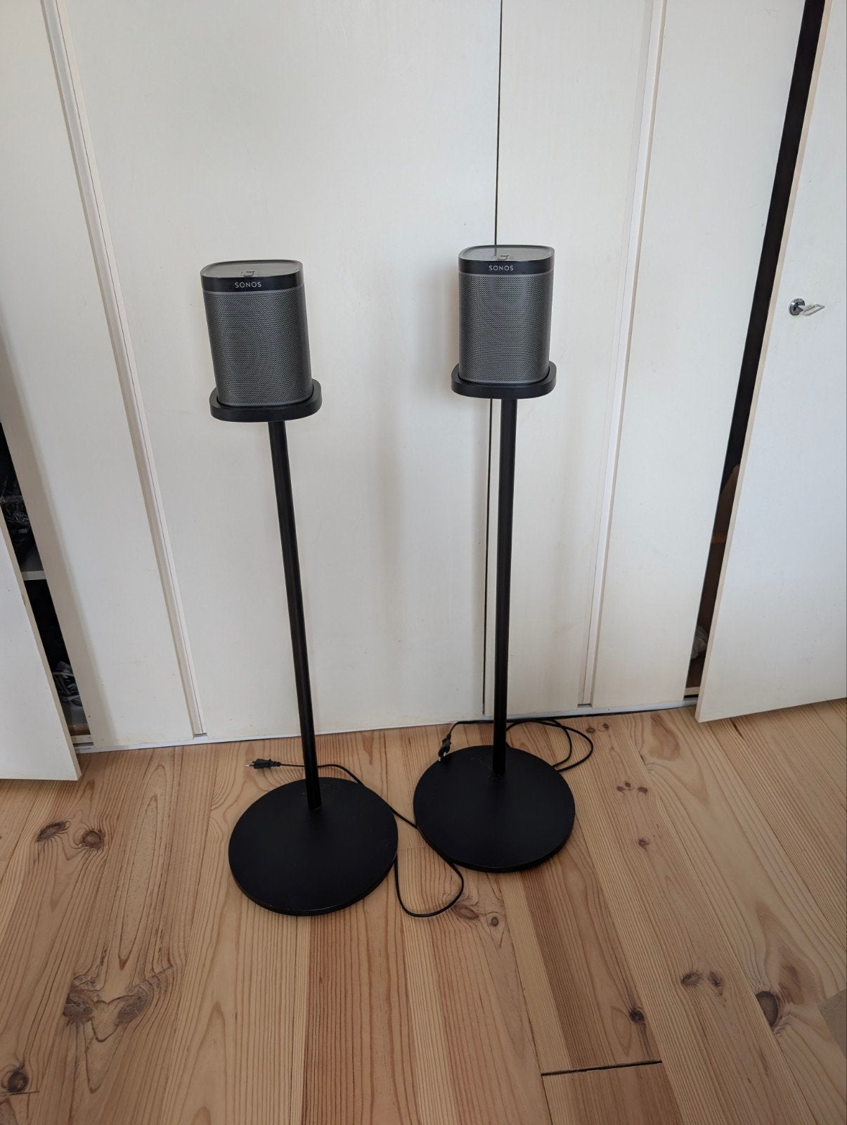 Sonos Play 1 speakerset met officiële standaarden