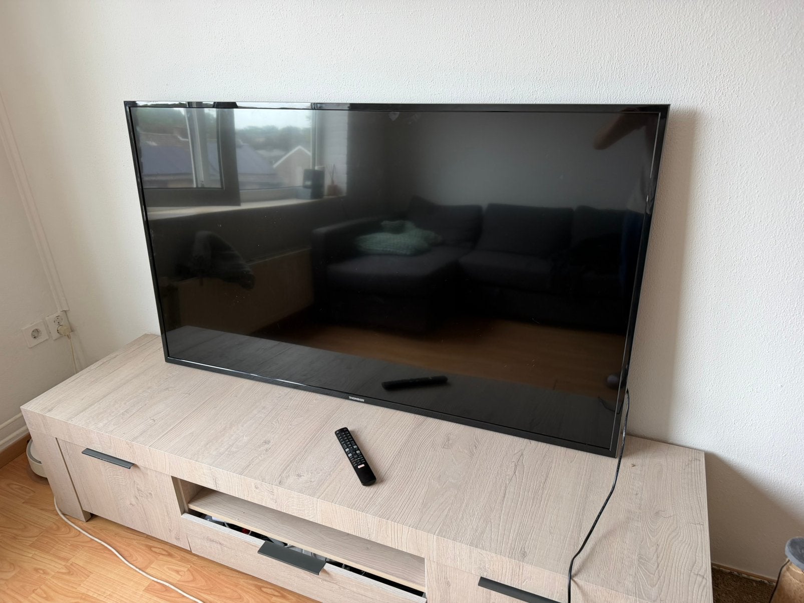 Thomson 65 inch 4K Smart TV (65UC6316) defect + Muurbeugel, Ophalen