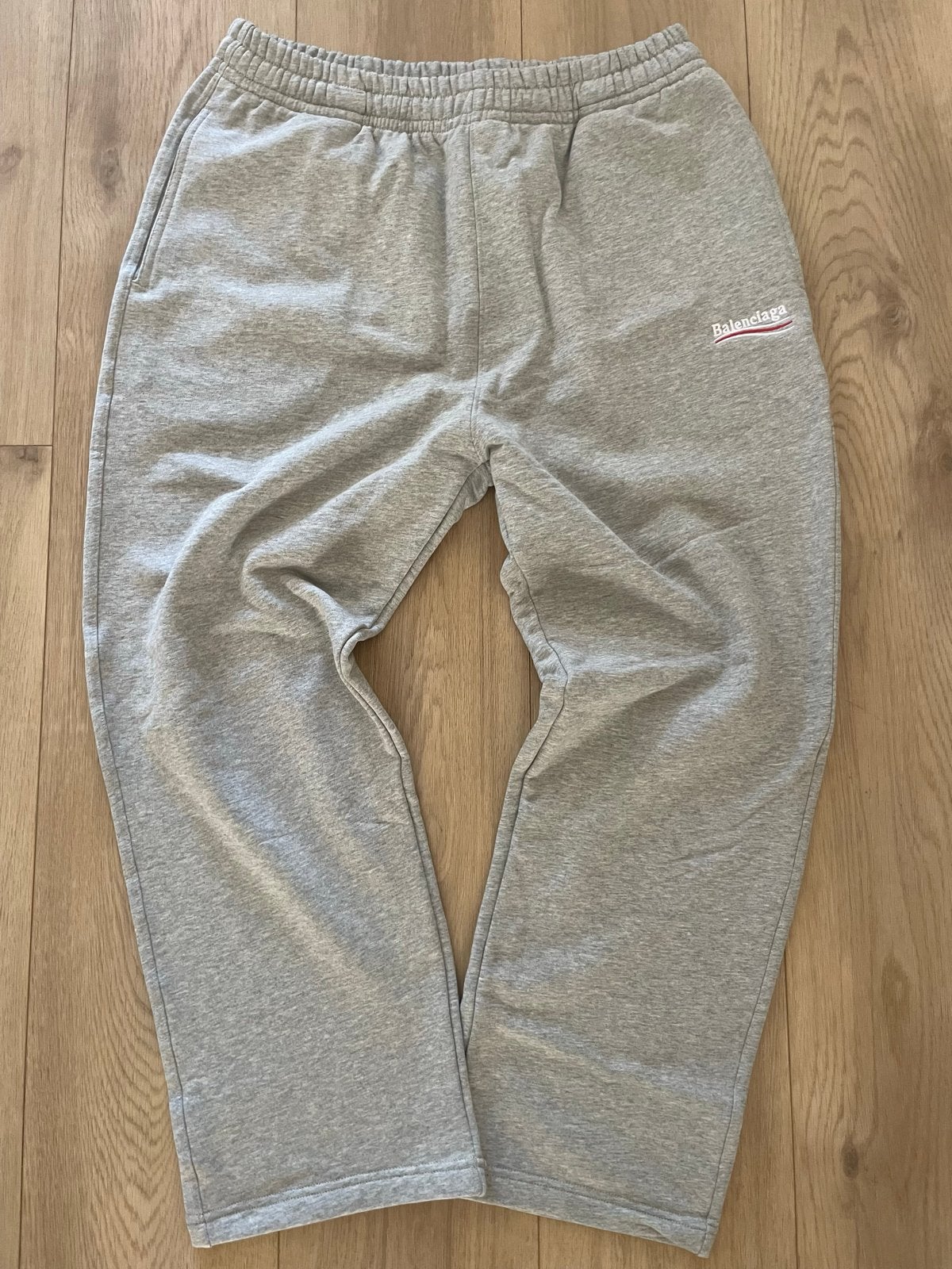 Balenciaga Joggingsbroek Maat XL - Helemaal Nieuw, Ophalen of Verzenden, Nieuw, Maat 56/58 (XL), Grijs