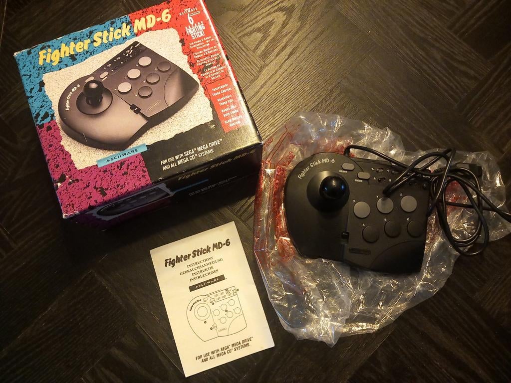 Fighter Stick MD-6 voor Sega Mega Drive -  nieuw, Info@asciiware.com, Nintendo, Zo goed als nieuw, Overige typen