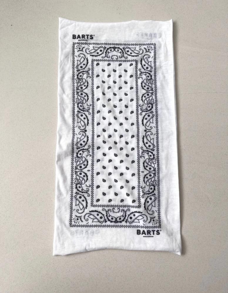 Barts white bandana print winter col neck scarf, Kleding | Dames, Wintersportkleding, Maat 38/40 (M), Overige typen, Barts, Nieuw