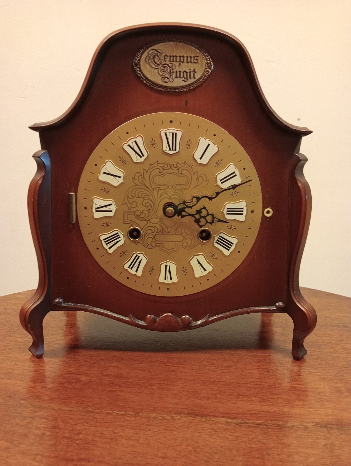 Antieke tafelklok "Tempus Fugit" - Leon Martens, Ophalen of Verzenden