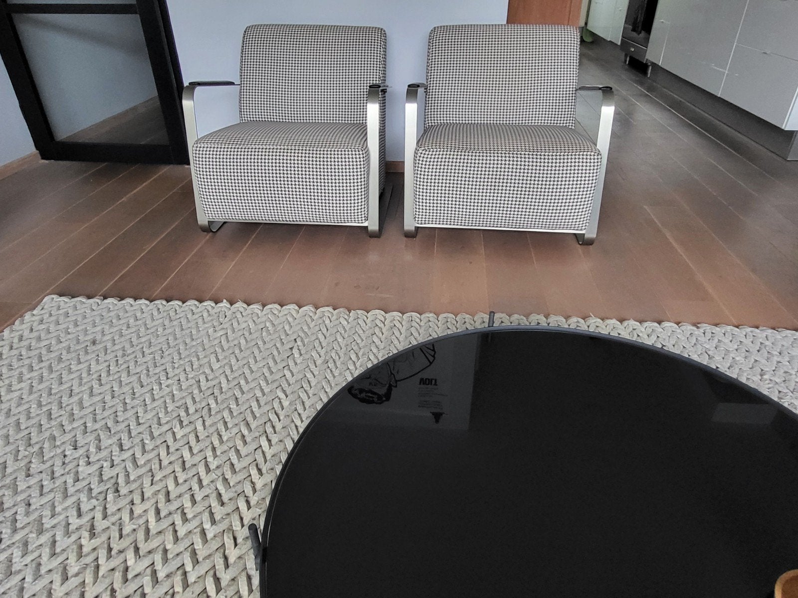 Set van 2 moderne fauteuils met pied-de-poule patroon, Huis en Inrichting, Fauteuils, Ophalen, Modern, Eigentijds, Design, 75 tot 100 cm