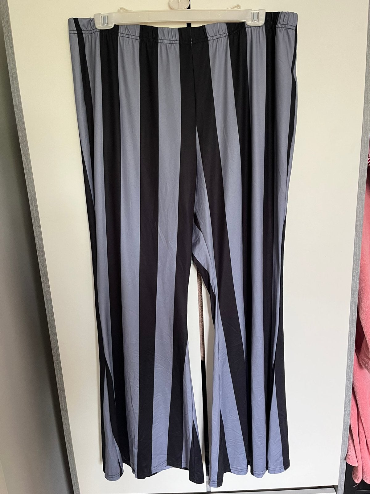 Flared broek - maat 4XL, Ophalen of Verzenden, Zo goed als nieuw, Grijs, Broek of Spijkerbroek
