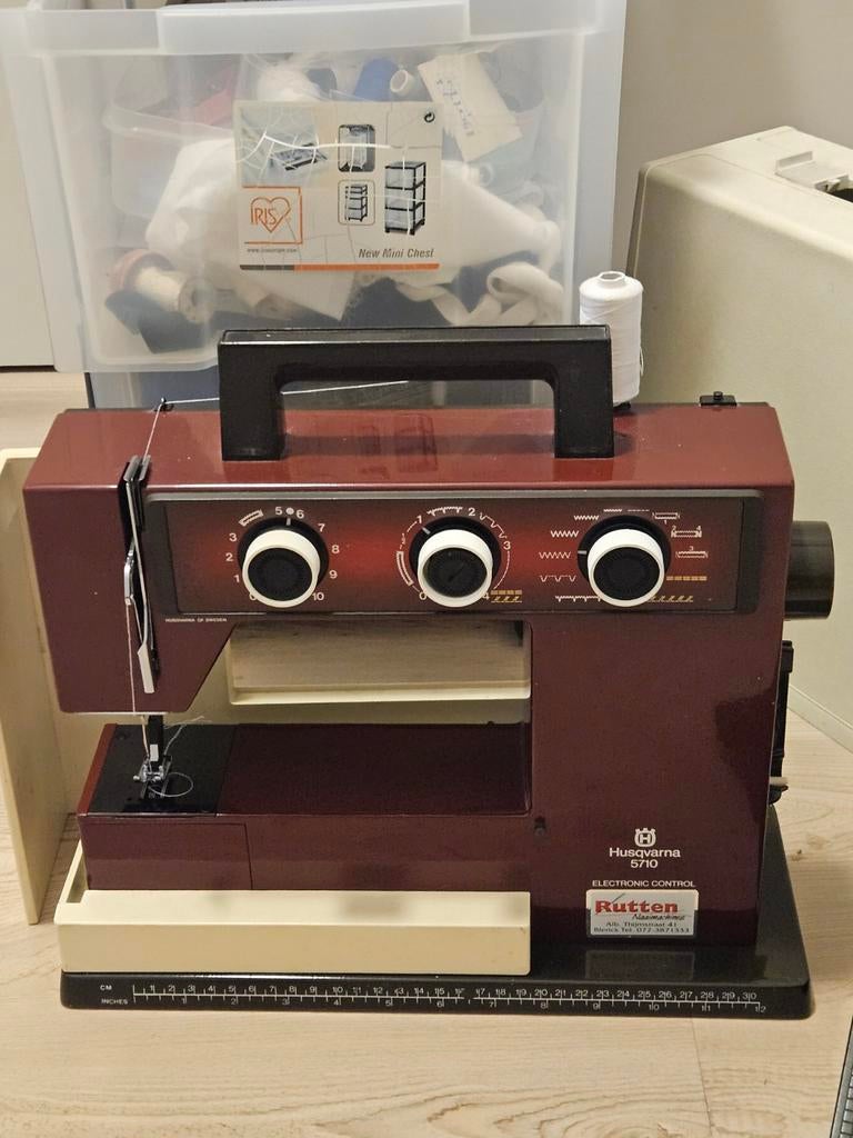 Te koop: Husqvarna naaimachine, Ophalen of Verzenden