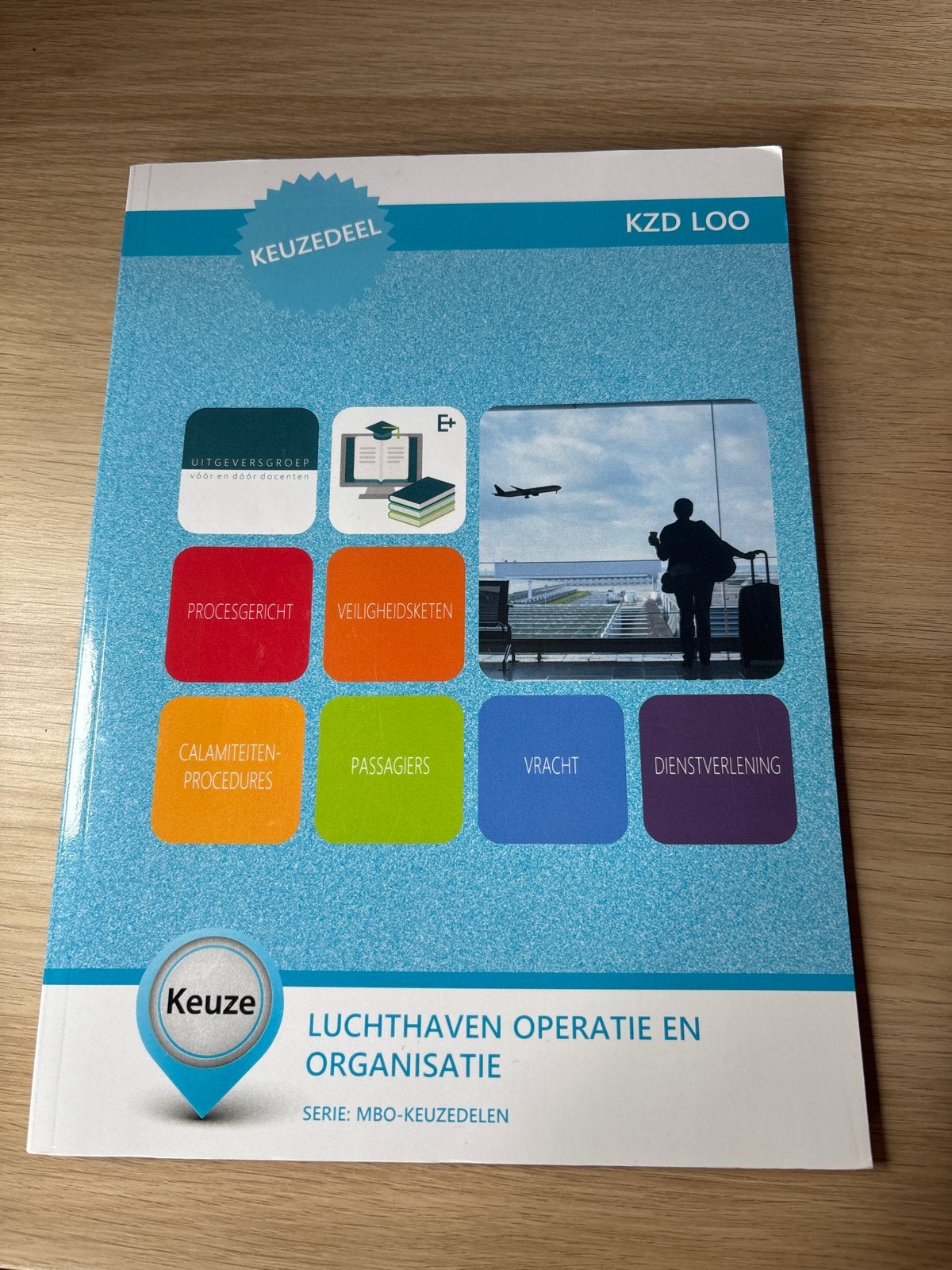 KZD Loo: Luchthaven Operatie en Organisatie MBO-Keuzedeel, Boeken, Ophalen, Zo goed als nieuw, Overige niveaus, Overige vakken