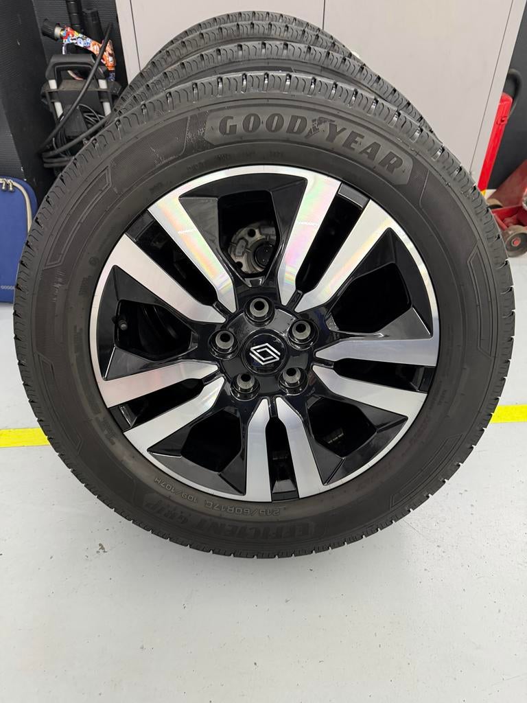 Renault Trafic originele velgen + banden, Ophalen, Banden en Velgen, 17 inch, Zomerbanden